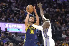 勇士球星三分绝杀，全场观众热烈欢呼，设计首页我的方式.的简单介绍