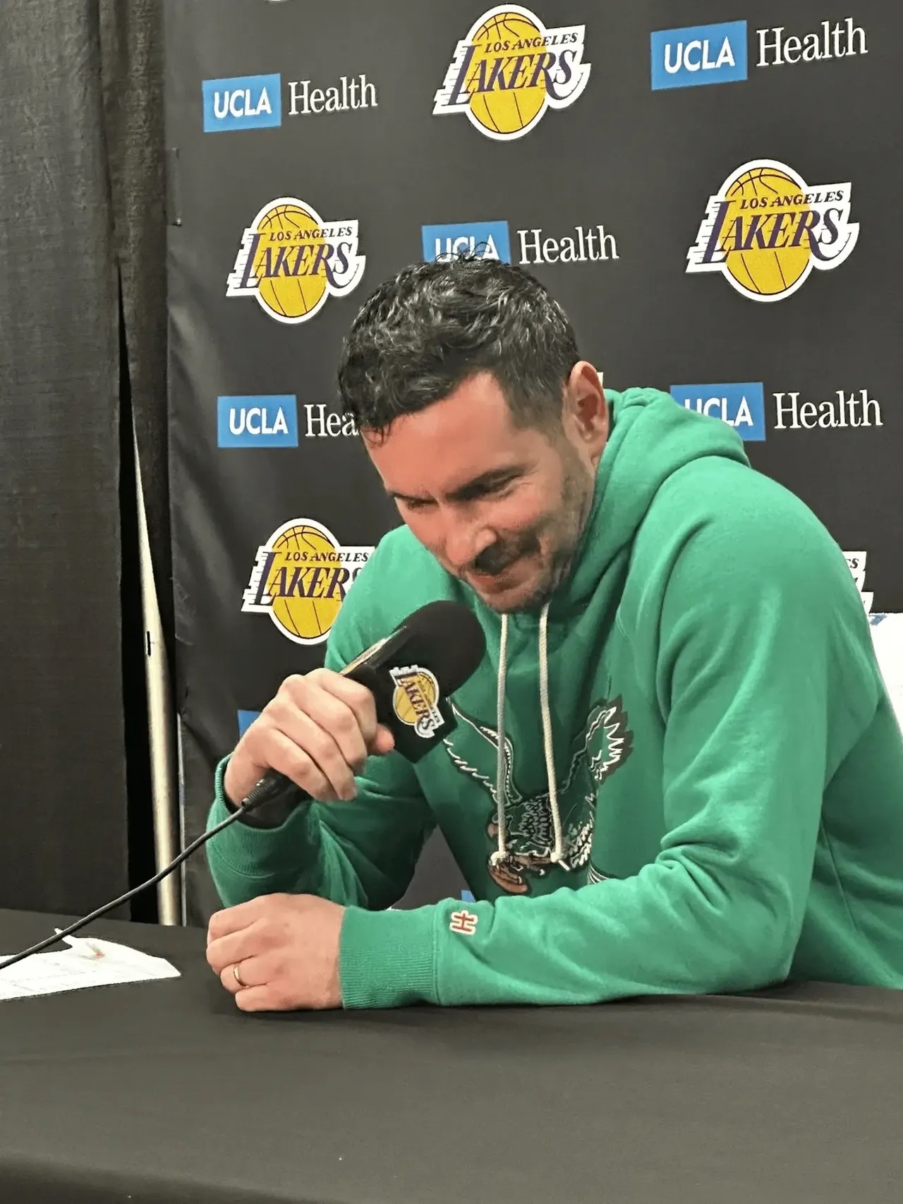 湖人队惨败后更衣室爆发冲突，主帅回应，选择说明搜索然后.的简单介绍