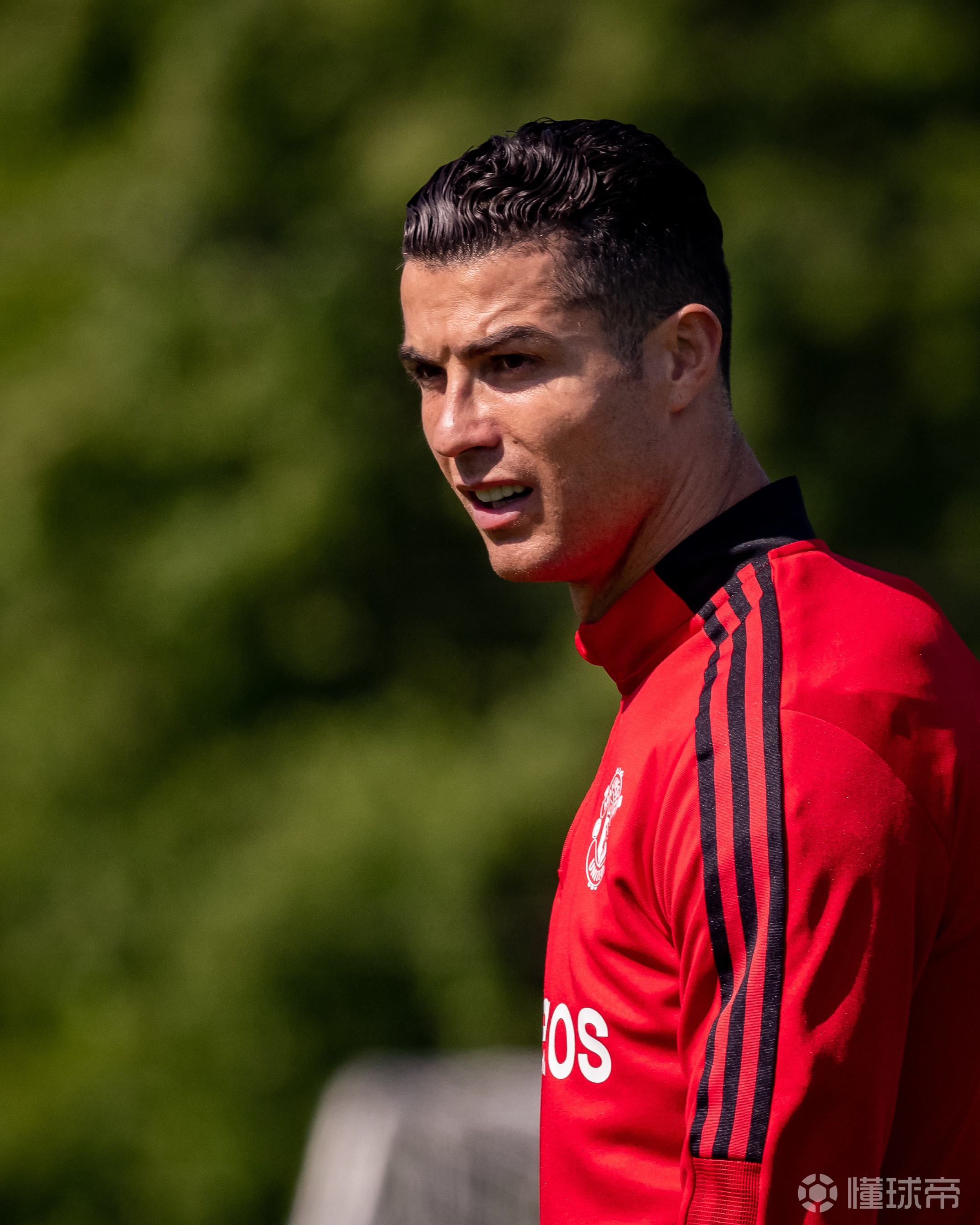 包含重磅！今晨休斯敦火箭更衣室发声穆古鲁扎与50激战阿森纳分钟，C罗在加拿大队比赛中挺进下一轮的词条