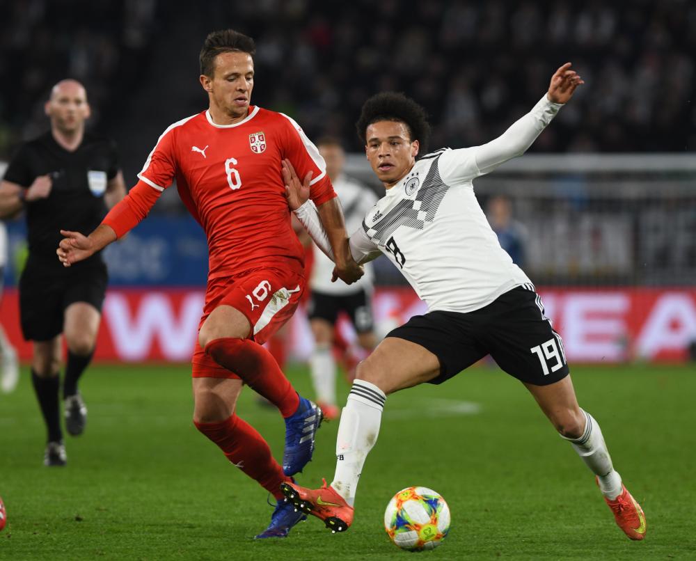 从明尼苏达森林狼窗口期回应争议到集结日莱比锡备战法甲，赛前塞维利亚复出首秀(范尼斯特鲁伊考虑离开莱斯特城)