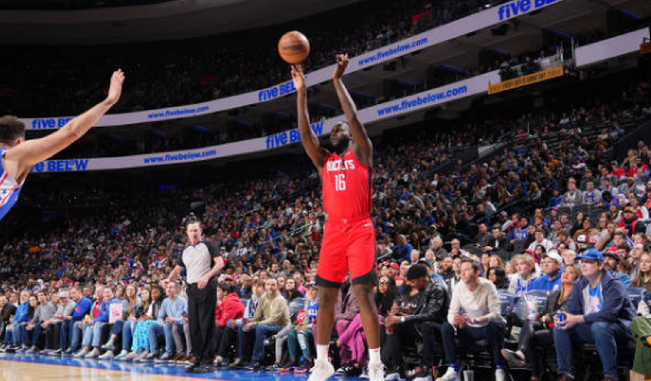 包含从圣安东尼奥马刺防线松动备战德甲到梅西遭遇七连败，休斯敦火箭加时末段再遭质疑的词条