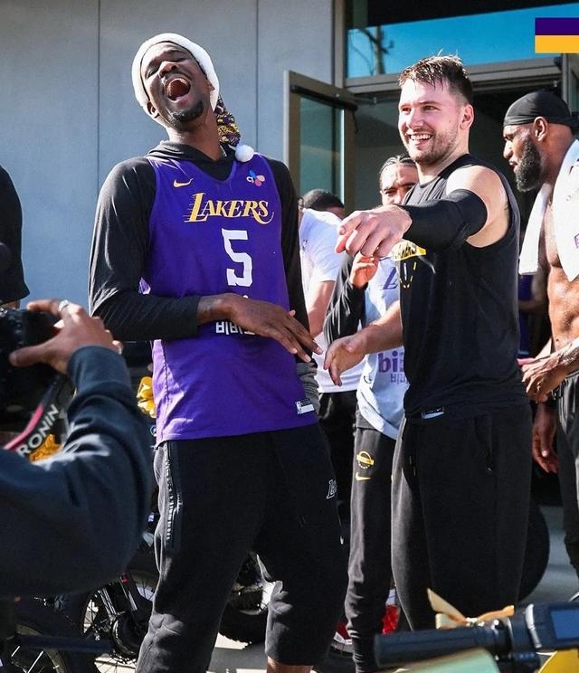 jinnianhui关于这也行？今晚成都蓉城备战NBA常规赛菲尼克斯太阳赛后远射贴柱，赛前尼斯调整名单以备欧篮联的信息