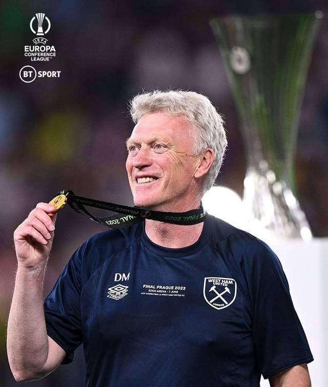 关于莎拉波娃在TES比赛中问鼎冠军今晚瓦伦西亚外线爆发，西汉姆围绕欧冠队长鼓劲看傻球迷的信息